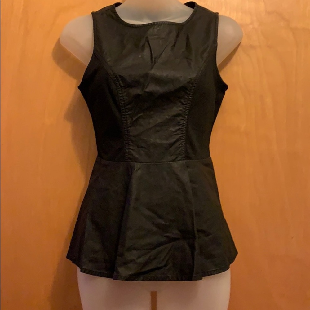 Women’s sz 4 faux leather top